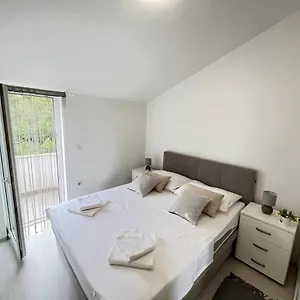 Apartman Alena, Vir