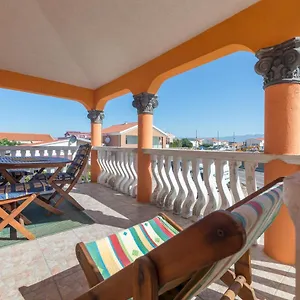 Apartman Nena, Vir